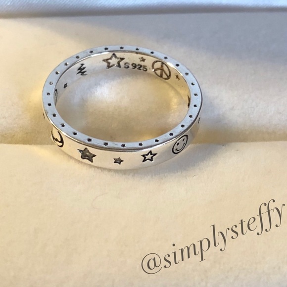 Jewelry - STERLING SILVER MOON & STAR ETCHED BAND Size 6